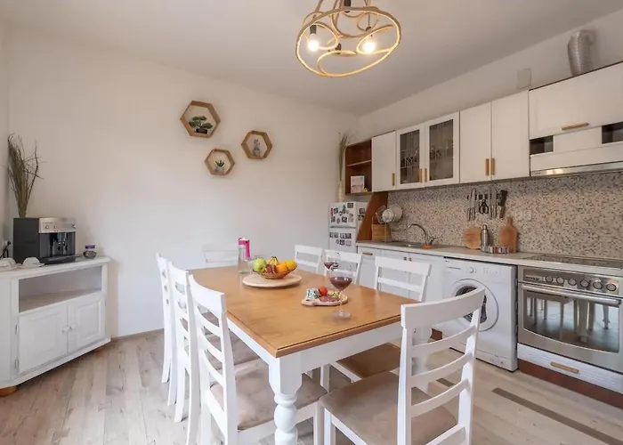 Entire House With Guest & Garden Sofía