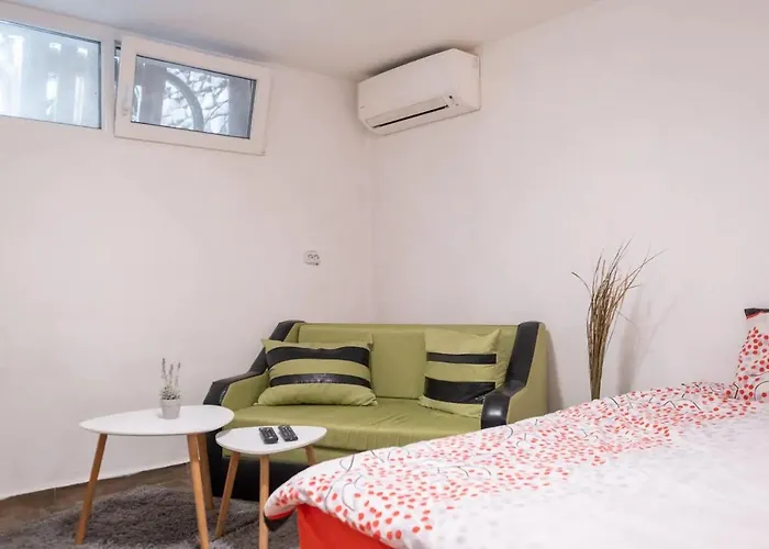 Entire House With Guest & Garden Сasa de vacaciones Sofía