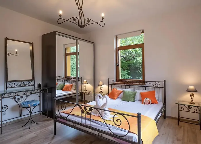 Entire House With Guest & Garden Сasa de vacaciones