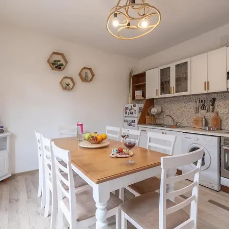 Entire House With Guest & Garden Sofia