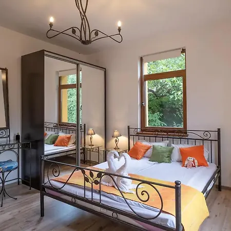 Entire Central House With Guest & Garden Holiday home
