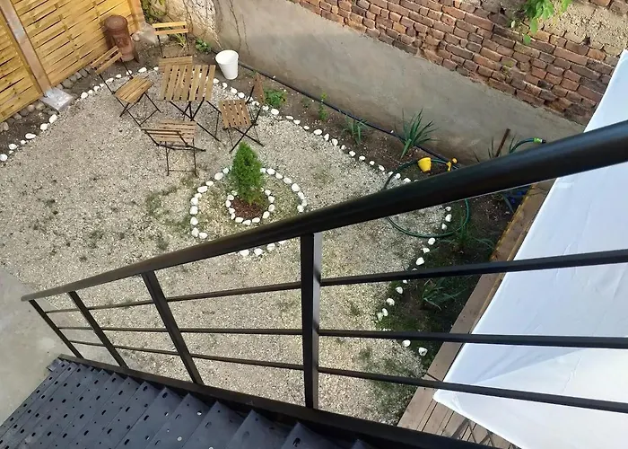 Entire House With Guest & Garden Σπίτι διακοπών